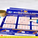 Jouer en groupe à EuroMillions est désormais possible grâce à l’offre Multichances FDJ, découvrez notre avis complet.