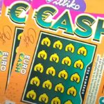 FDJ : un Marseillais célèbre son gain de 500 000 € au jeu Cash dans un restaurant